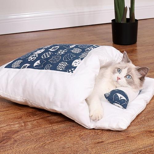 Cat sleeping bag