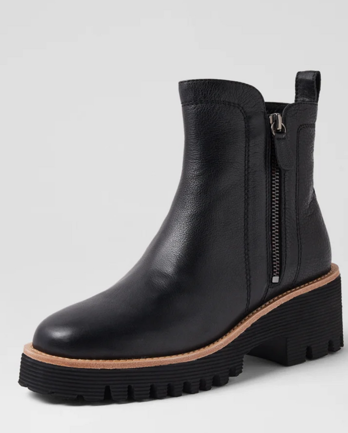 Django and Juliette Waize Boot