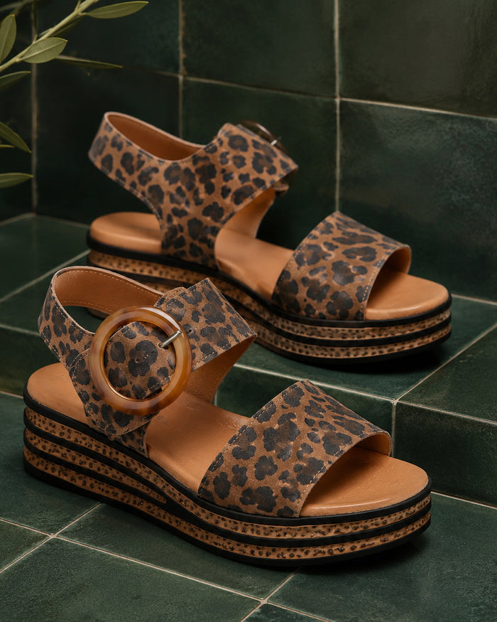 Django & Juliette Cubbie Camel Leopard- Suede