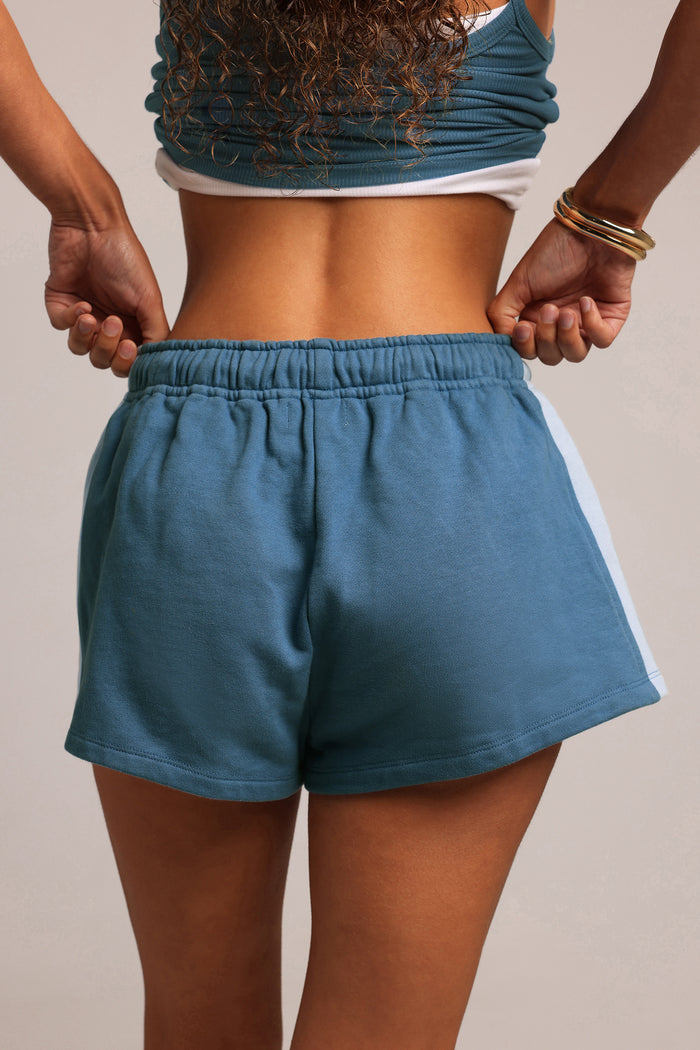 Essential Mini Shorts - 90s Baby Blue/Azul