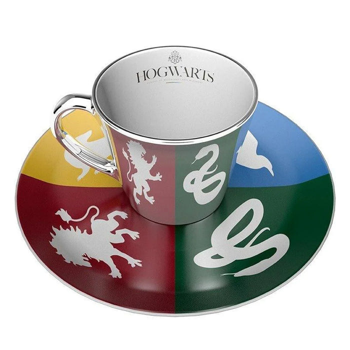 Tasse à café Harry Potter avec effet miroir, et soucoupe aux couleurs des maisons de Poudlard : rouge pour Gryffondor, vert pour Serpentard, bleu pour Serdaigle, jaune pour Poufsouffle, avec leurs symboles respectifs.