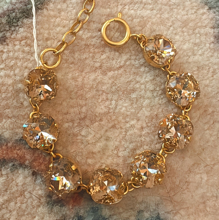 La Vie classic bracelet, sparkling rosé bracelet, cult favorite jewelry, pink crystal bracelet, Parisienne bracelet, holiday gift bracelet, best selling La Vie jewelry, romantic rose bracelet, beloved French bracelet, pink gemstone bracelet