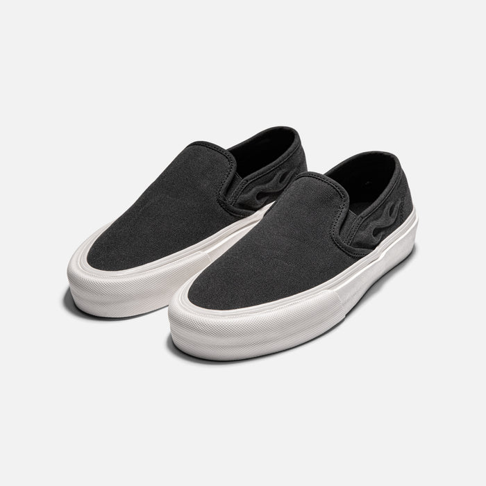 STRAYE Lenox Graphite Bevel – front angled view skate sneaker