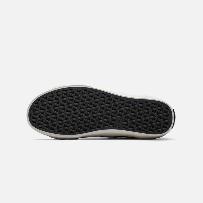 STRAYE Lenox Graphite Bevel –  outsole bottom view showing grip
