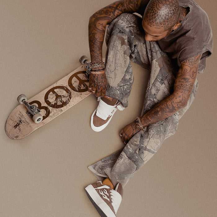 STRAYE Logan Puff Brown – on model Boo Johsnon