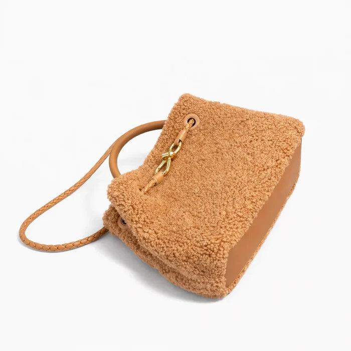 L'Ora D'Oro Teddy Bag in Wool Caramel