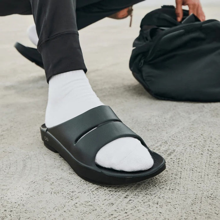 Oofos Ooahh Slide | Black