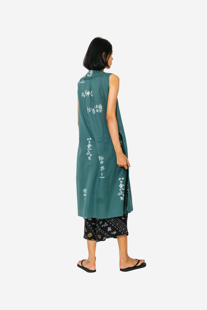"Sejauh Mata Memandang X Dian Sastrowardoyo " "Tumbuh" - Baju Santai