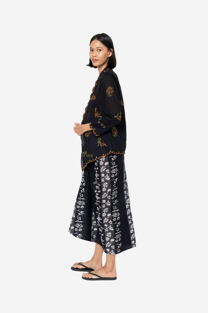 "Sejauh Mata Memandang X Dian Sastrowardoyo" "Tumbuh" - Embroidered Kebaya Encim