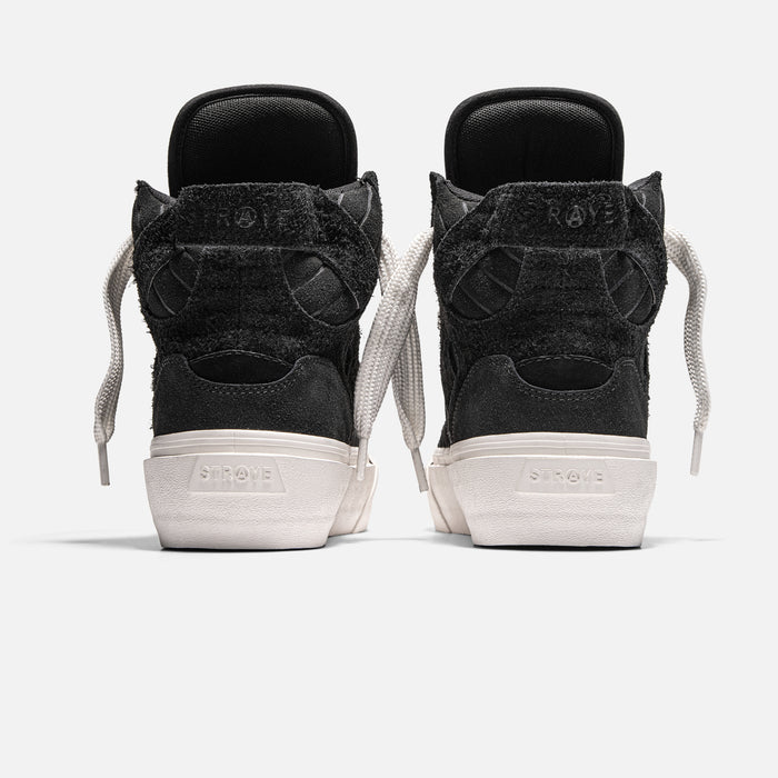 STRAYE SKTP.01 Black – back heel view skate sneaker