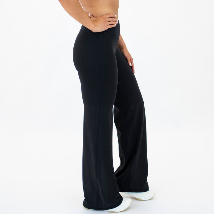 Black Straight Leg Pant - High Rise