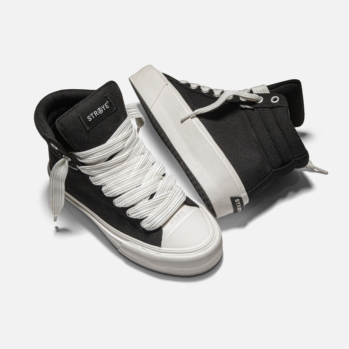STRAYE Venice Stomper Black – angled lifestyle photo platform sneaker