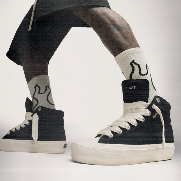 STRAYE Venice Stomper Black – on body