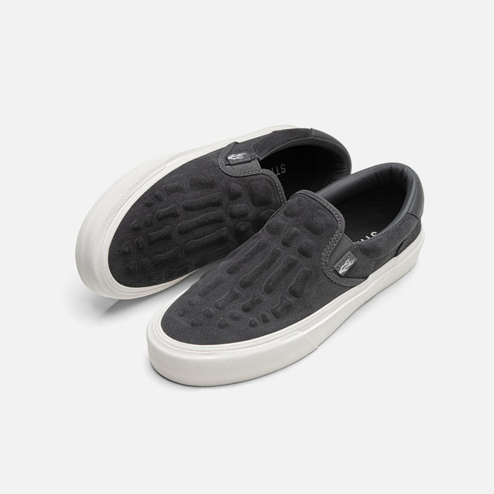 STRAYE Ventura Carbon Bones – lifestyle angle hairy suede slip-on sneaker