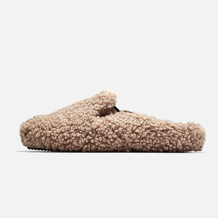 STRAYE Ventura Mule Furry Sand – side view furry mule sneaker