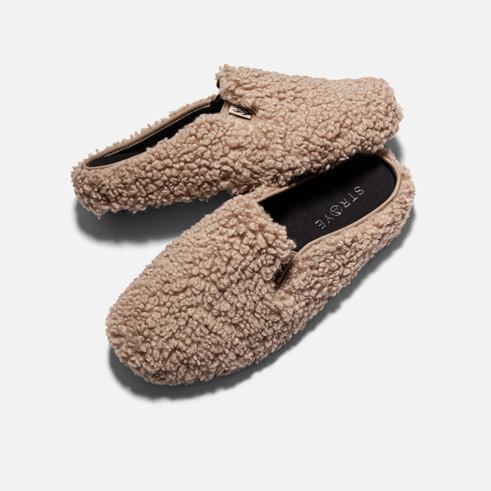 STRAYE Ventura Mule Furry Sand – lifestyle angle indoor outdoor hybrid shoe