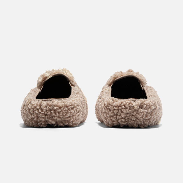 STRAYE Ventura Mule Furry Sand – back heel view 1.5 inch lift mule