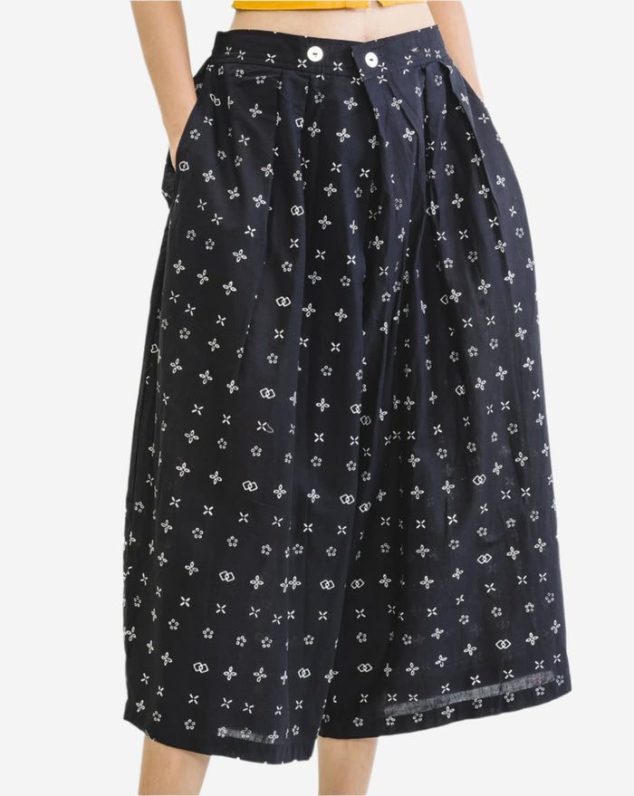 "Wiji" - Two Buttons Midi Pants